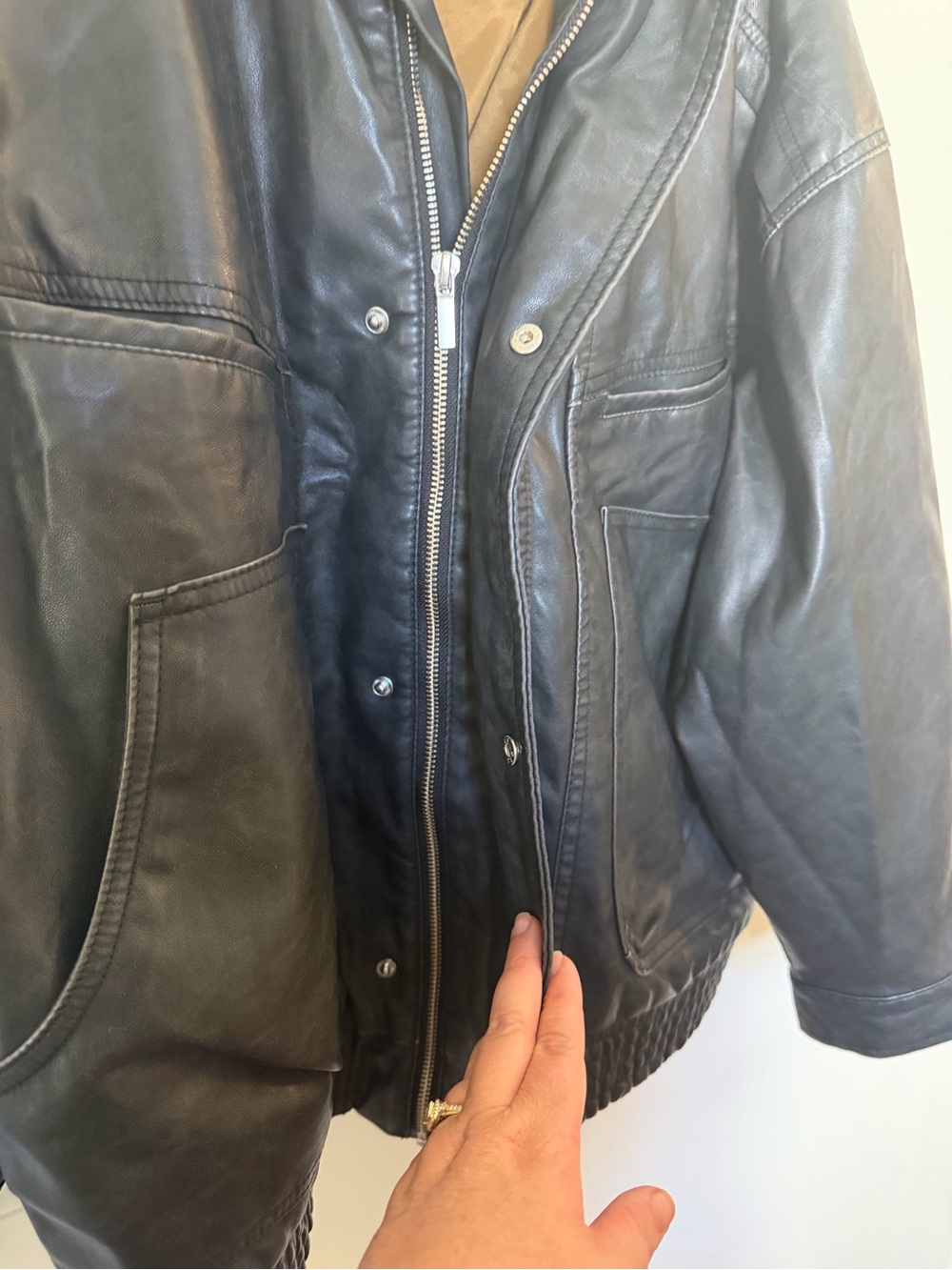 Universal Thread Relaxed Faux Leather Bomber Jacket Black Women’s L - Picture 4 of 10